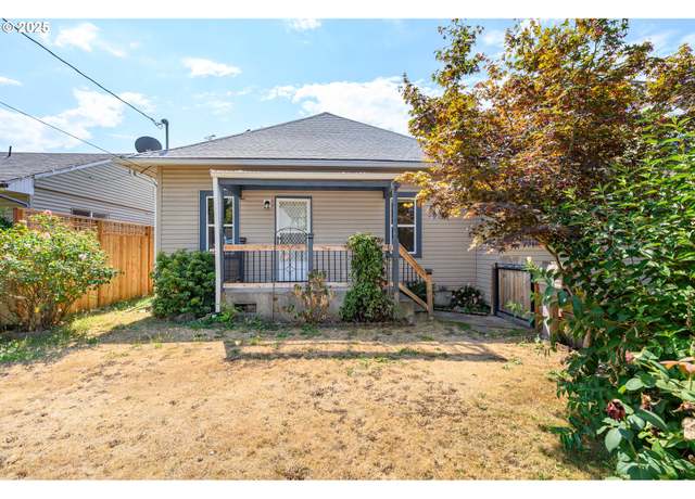 Property at 1404 E 8th St, Newberg, OR 97132, 3 beds, 1 bath