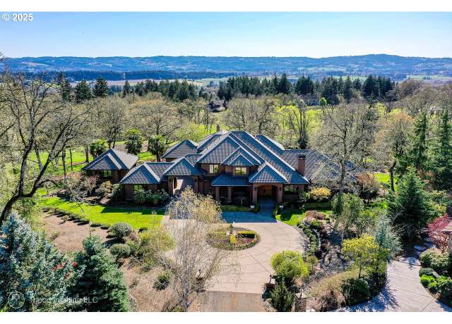 Property at 19864 SW Augustine Ct, Beaverton, OR 97007, 4 beds, 4.5 baths