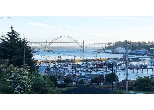 Property at 645 SE 4th St, Newport, OR 97365, 7 beds, 3 baths