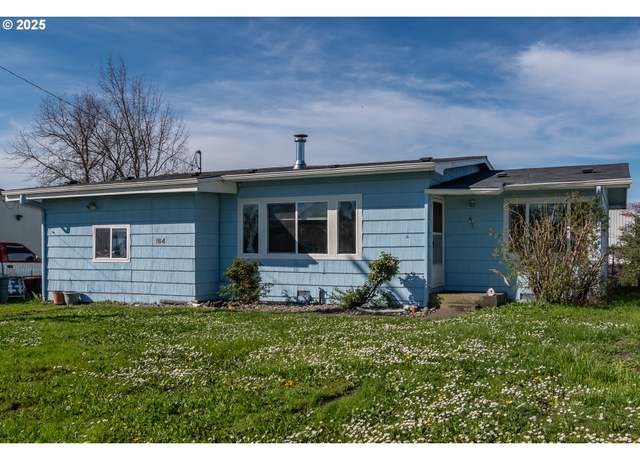 Property at 164 Pippin Ave, Roseburg, OR 97471, 3 beds, 2 baths