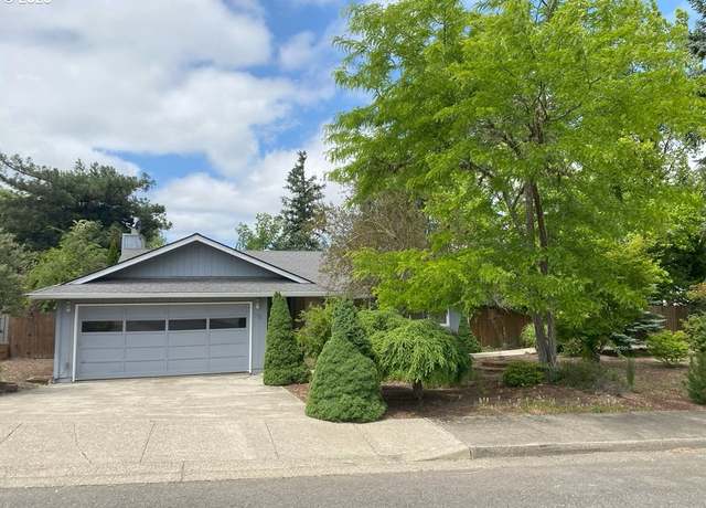 Property at 215 NE 9th St, Oakland, OR 97462, 3 beds, 2 baths