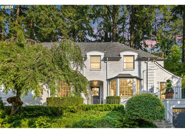 Property at 2934 SW Montgomery Dr, Portland, OR 97201, 3 beds, 3 baths