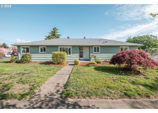 Property at 3727 Royal Ave, Eugene, OR 97402, 3 beds, 2.5 baths
