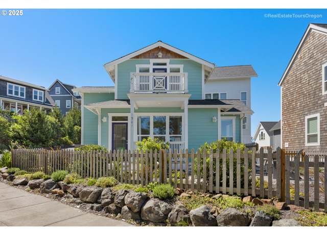 Property at 2309 SW Driftwood Ln, Lincoln City, OR 97367, 3 beds, 2.5 baths
