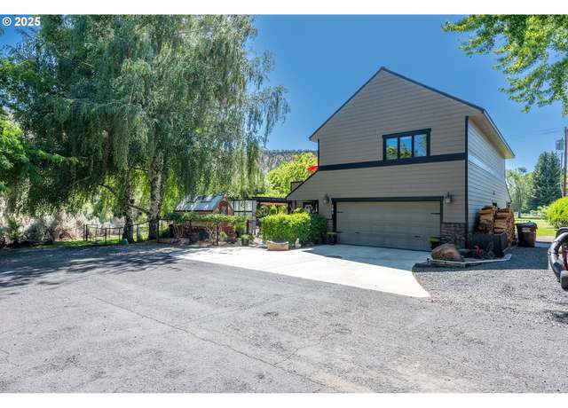Property at 101 NE Marmot Ln, Prineville, OR 97754, 3 beds, 3 baths