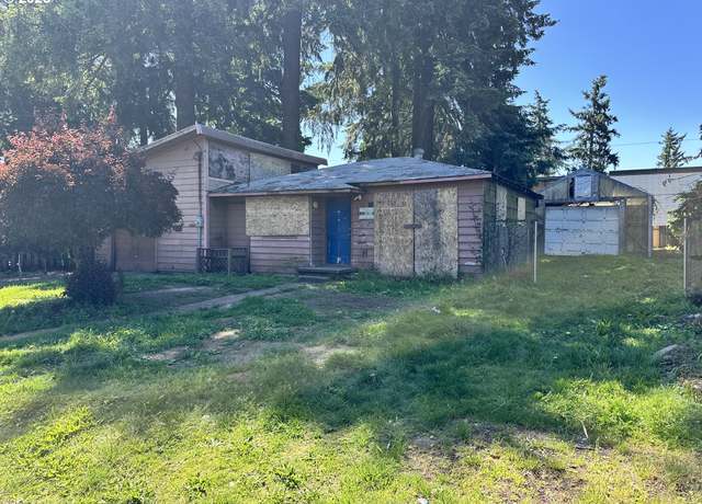 Property at 12010 NE Holladay St, Portland, OR 97220, 2 beds, 1 bath