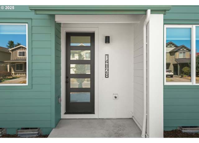 Property at 14828 NE Couch St #5, Portland, OR 97230, 3 beds, 1.5 baths