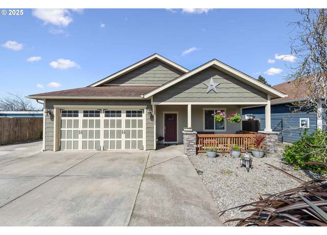Property at 2685 34th St, Coos Bay, OR 97420, 3 beds, 2 baths
