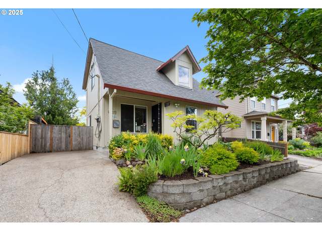 Property at 6322 SE 70th Ave, Portland, OR 97206, 2 beds, 1.5 baths