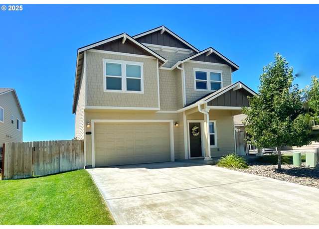 Property at 2297 NE 5th St, Hermiston, OR 97838, 3 beds, 2.5 baths