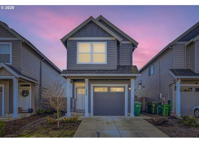 Property at 204 E Wayno Way, Newberg, OR 97132, 3 beds, 2.5 baths