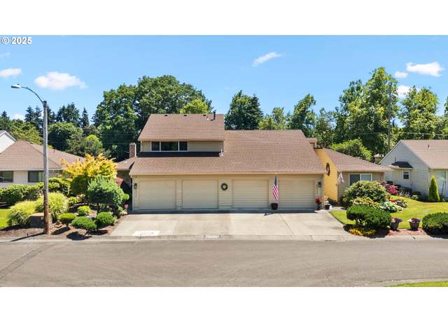 Property at 2935 Cedarwood Ct, Albany, OR 97322, 3 beds, 2.5 baths