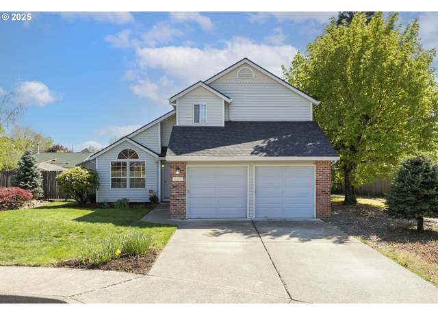 Property at 310 E Sunset Dr, Newberg, OR 97132, 3 beds, 2.5 baths