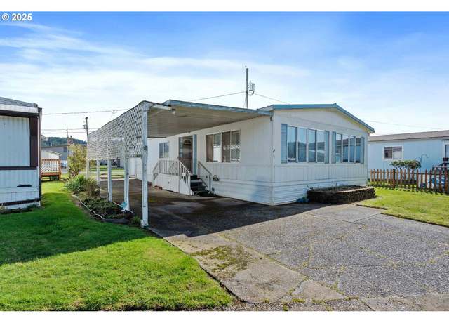 Property at 1413 Hawthorne Ave #31, Reedsport, OR 97467, 2 beds, 2 baths