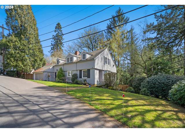 Property at 5634 SW Menefee Dr, Portland, OR 97239, 4 beds, 3.5 baths