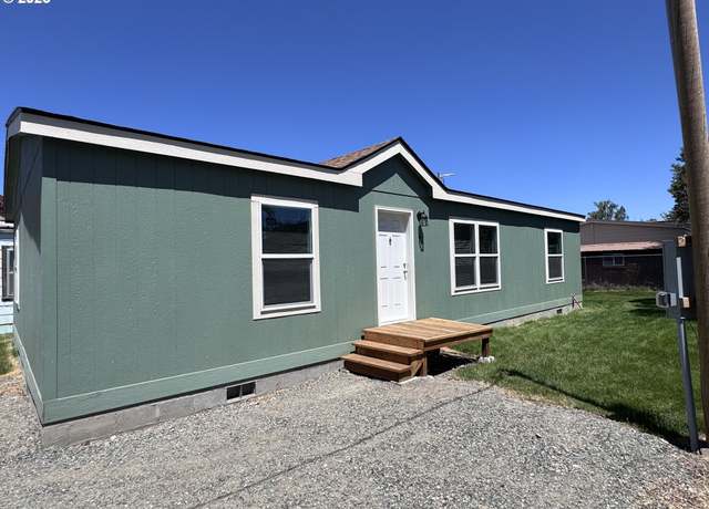 Property at 2130 9th St, Baker City, OR 97814, 3 beds, 2 baths