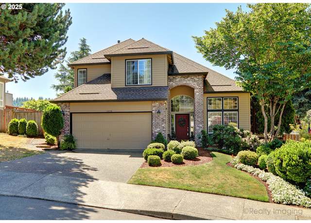 Property at 6414 SW Ash Creek Dr, Portland, OR 97219, 4 beds, 2.5 baths