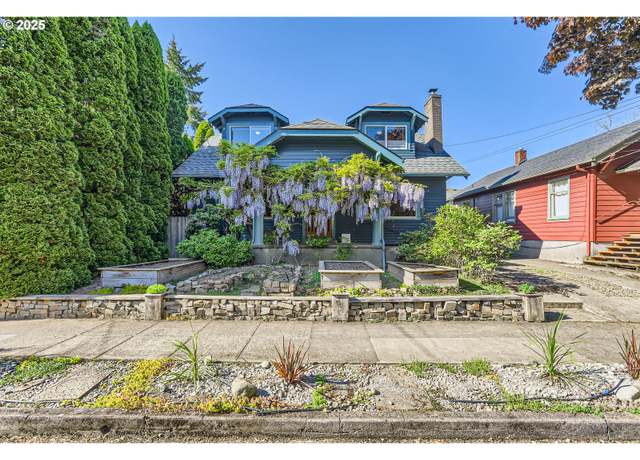 Property at 933 SE Miller St, Portland, OR 97202, 5 beds, 3 baths