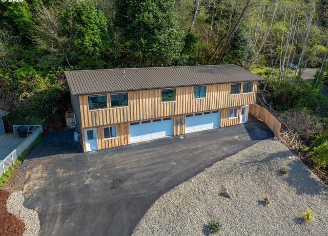 Property at 680/682 Elm Ave, Reedsport, OR 97467, 4 beds, 5 baths
