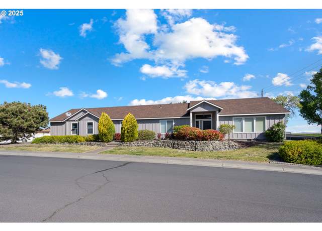 Property at 200 Rio Senda St, Umatilla, OR 97882, 3 beds, 2 baths