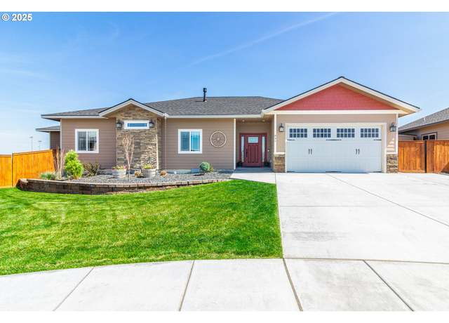 Property at 847 SW Angus Ct, Hermiston, OR 97838, 3 beds, 2.5 baths