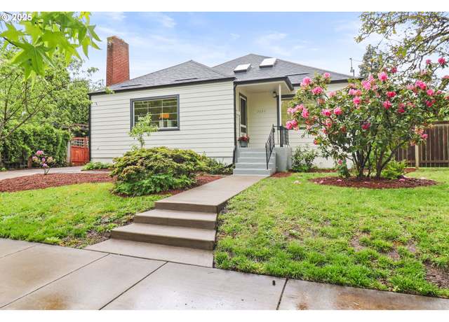 Property at 1034 W 10th Ave, Eugene, OR 97402, 4 beds, 1.5 baths