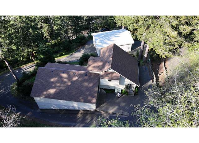 Property at 17265 Mountain Dr, Brookings, OR 97415, 3 beds, 2.5 baths
