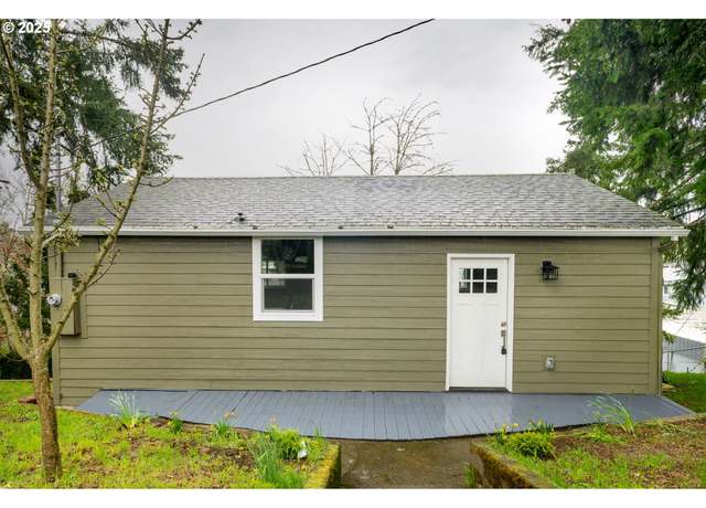 Property at 139 SE Hankel St, Dallas, OR 97338, 2 beds, 1.5 baths