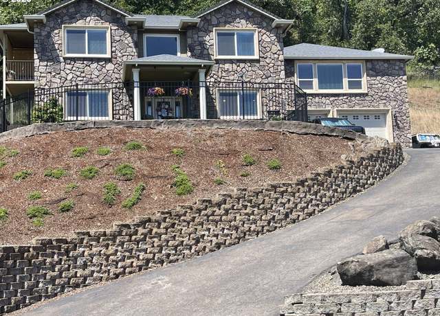 Property at 1584 NW Avery St, Roseburg, OR 97471, 4 beds, 2.5 baths