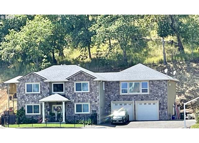 Property at 1584 NW Avery St, Roseburg, OR 97471, 4 beds, 2.5 baths