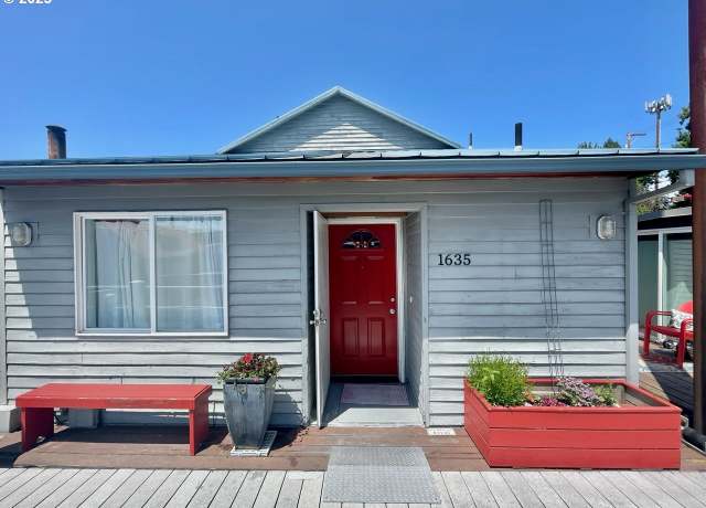 Property at 1635 N Jantzen Ave, Portland, OR 97217, 2 beds, 2 baths