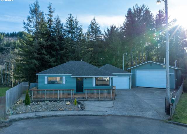 Property at 698 E Alder Pl, Reedsport, OR 97467, 3 beds, 2 baths