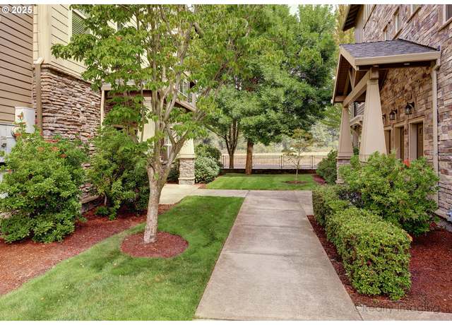 Property at 734 NE Adwick Dr, Hillsboro, OR 97006, 3 beds, 2.5 baths