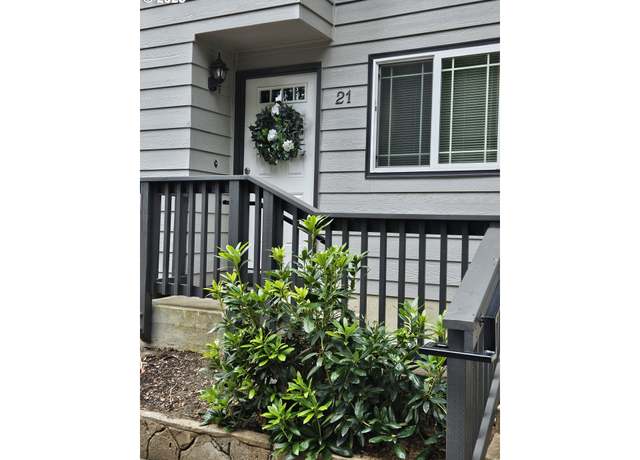 Property at 29650 SW Courtside Dr #21, Wilsonville, OR 97070, 2 beds, 1.5 baths
