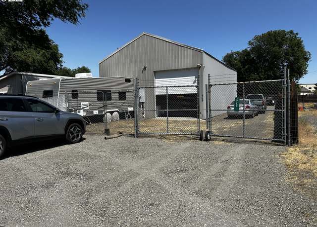 Property at 428 A St, Dallesport, WA 98617, 1 bed, 1 bath