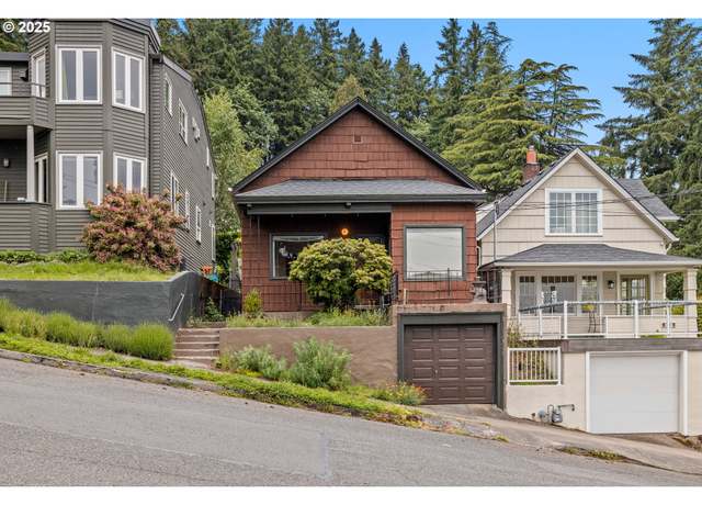 Property at 225 SW Bancroft St, Portland, OR 97239, 2 beds, 1 bath