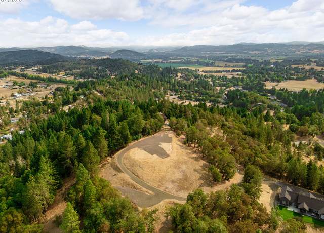 Property at 350 Pitchstone Ct, Roseburg, OR 97471