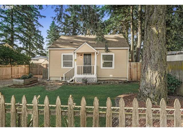 Property at 7930 SE Overland St, Milwaukie, OR 97222, 3 beds, 1 bath