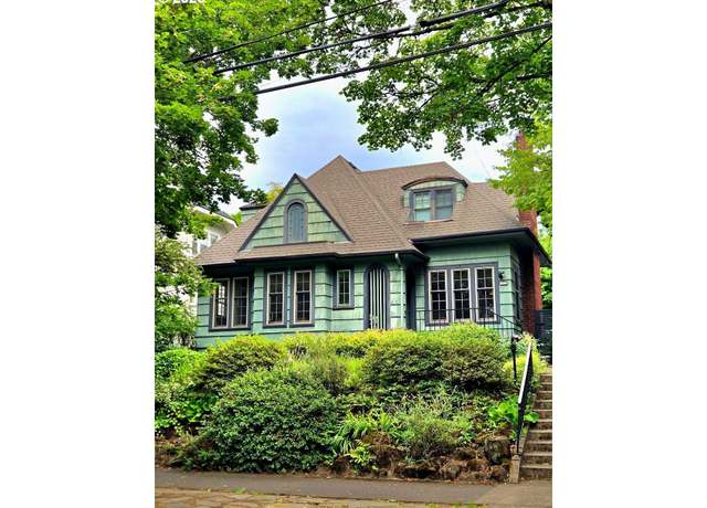 Property at 6014 SE 36th Ave, Portland, OR 97202, 3 beds, 1.5 baths