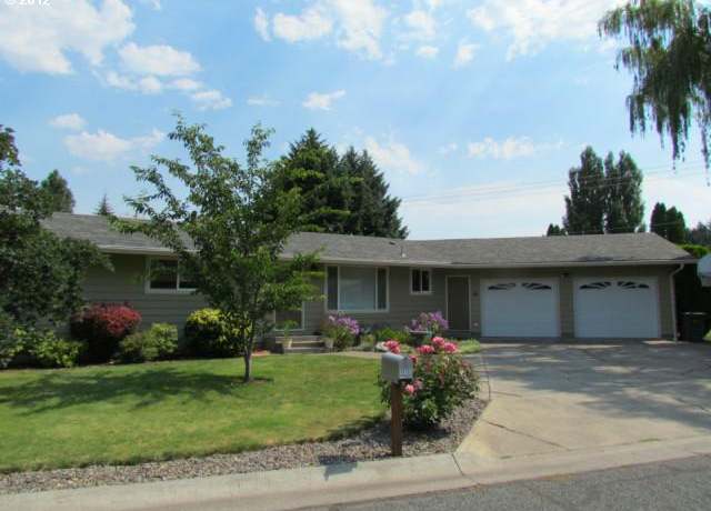 Property at 10102 Emily Dr, Island City, OR 97850, 4 beds, 3.5 baths