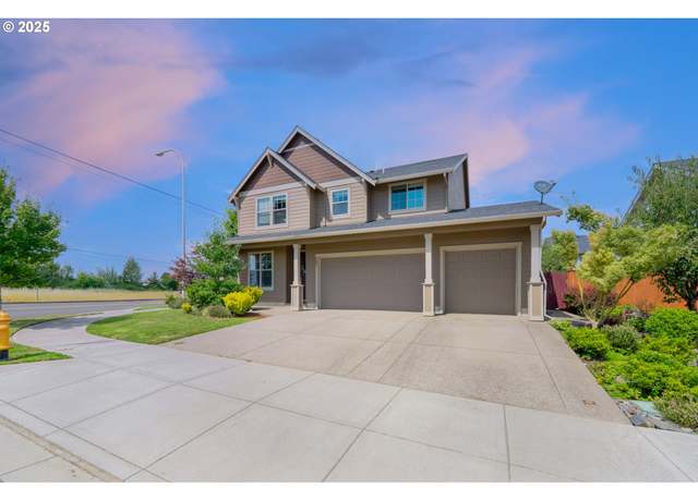 Property at 1402 Iris St, Woodburn, OR 97071, 4 beds, 2.5 baths