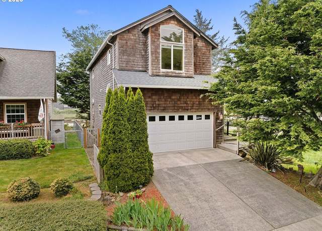 Property at 1280 Queen St, Seaside, OR 97138, 2 beds, 2.5 baths