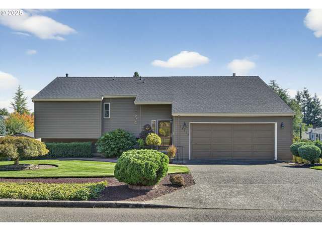 Property at 10810 SE Vista View Ln, Happy Valley, OR 97086, 3 beds, 2.5 baths