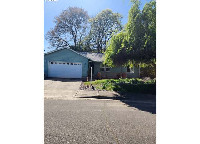 Property at 700 Redwood Ave, Myrtle Creek, OR 97457, 3 beds, 2 baths