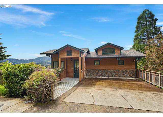 Property at 3710 Emerald St, Eugene, OR 97405, 4 beds, 4.5 baths