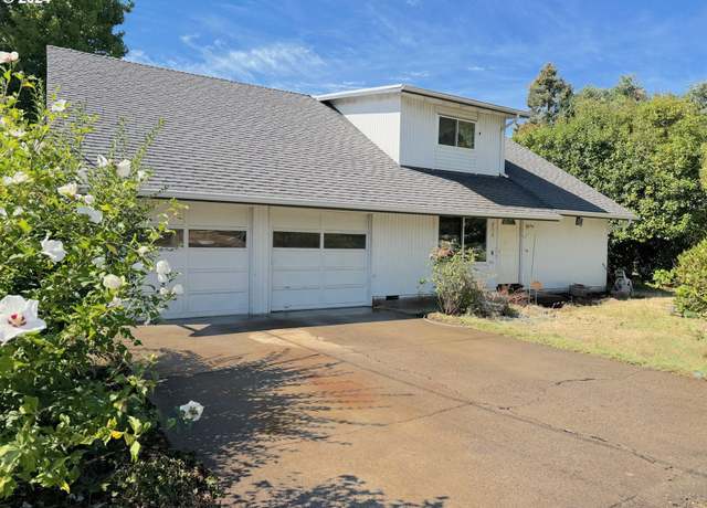 Property at 870 N Laurelhurst Dr, Eugene, OR 97402, 5 beds, 2 baths