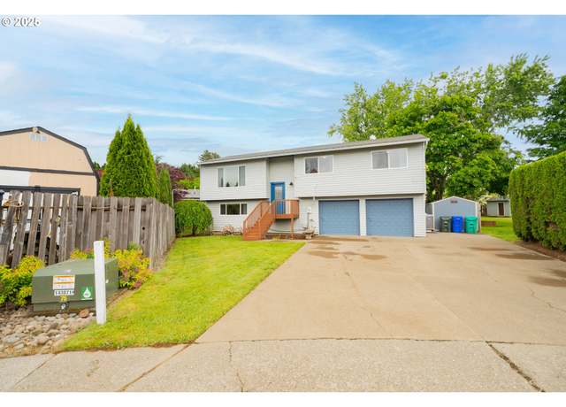 Property at 2916 NE 26th St, Gresham, OR 97030, 3 beds, 2.5 baths