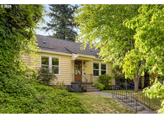 Property at 135 SE 79th Ave, Portland, OR 97215, 3 beds, 1 bath