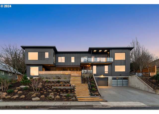 Property at 1329 Lincoln St, Hood River, OR 97031, 4 beds, 3.5 baths
