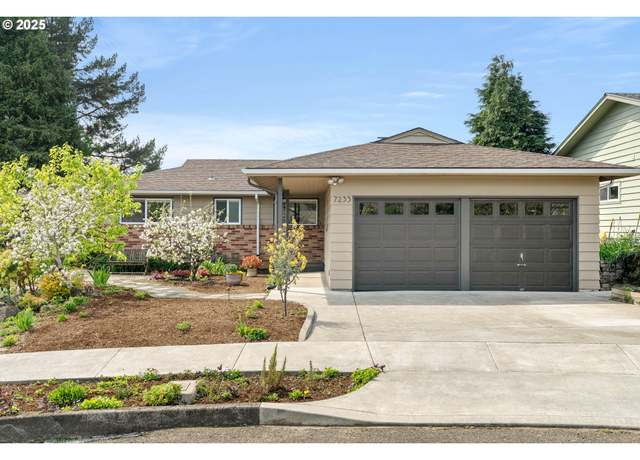 Property at 7233 SW 13th Ave, Portland, OR 97219, 4 beds, 3.5 baths